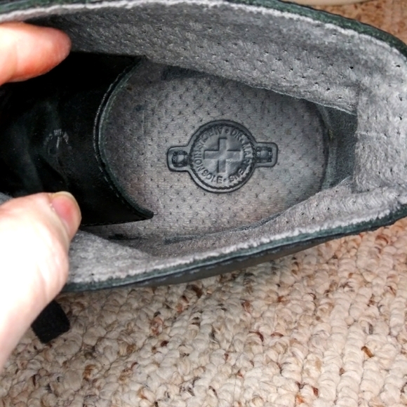 Dr. Martens Men's Reed Black Leather Chukka Style Lace-Up Boots - Picture 7 of 10